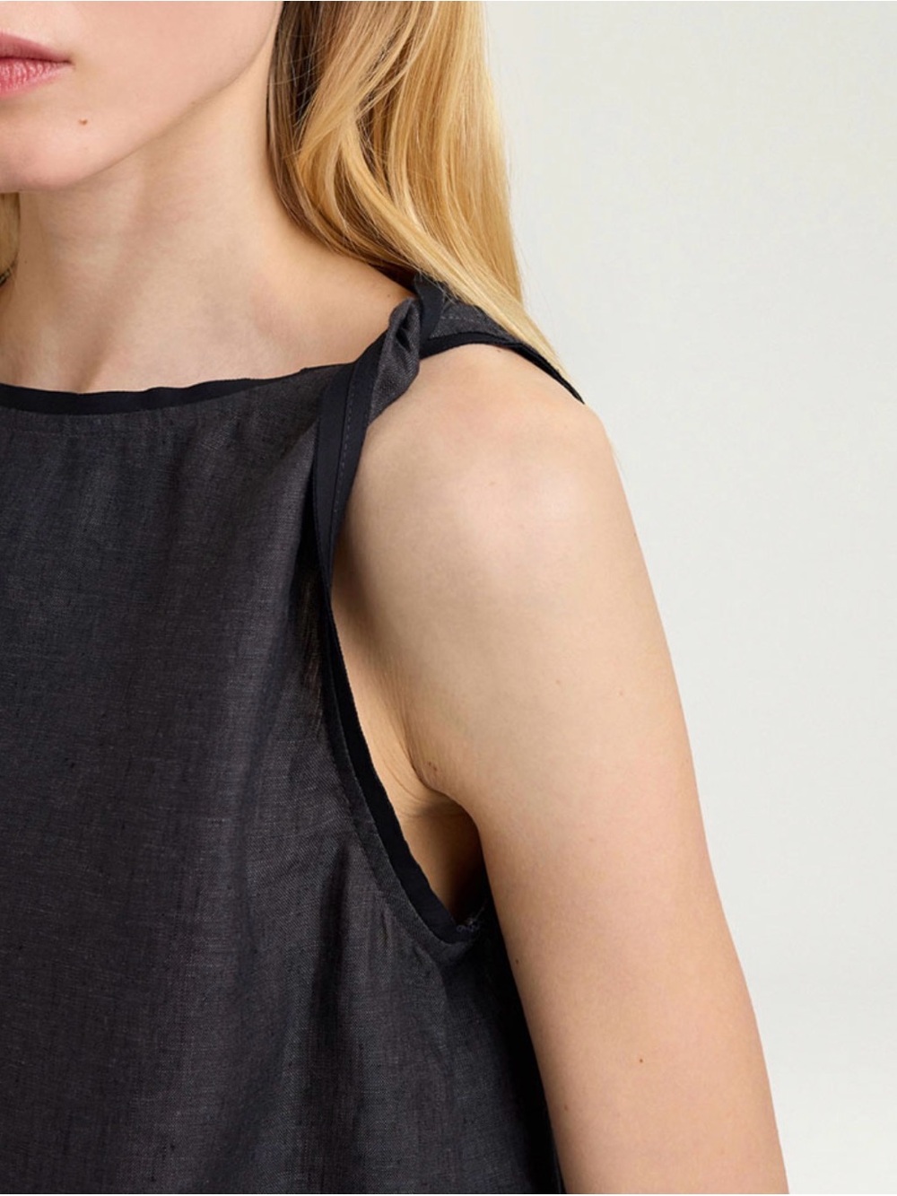 Momoni Sleeveless Black Linen Twist Shoulder Top - Picture 2 of 14